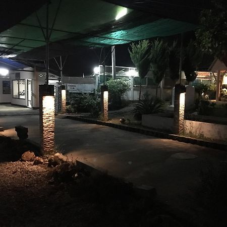 Sunshine Guesthouse 매솟 외부 사진